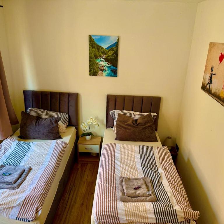 Er-is Zimmervermietung - Zweibettzimmer - 3