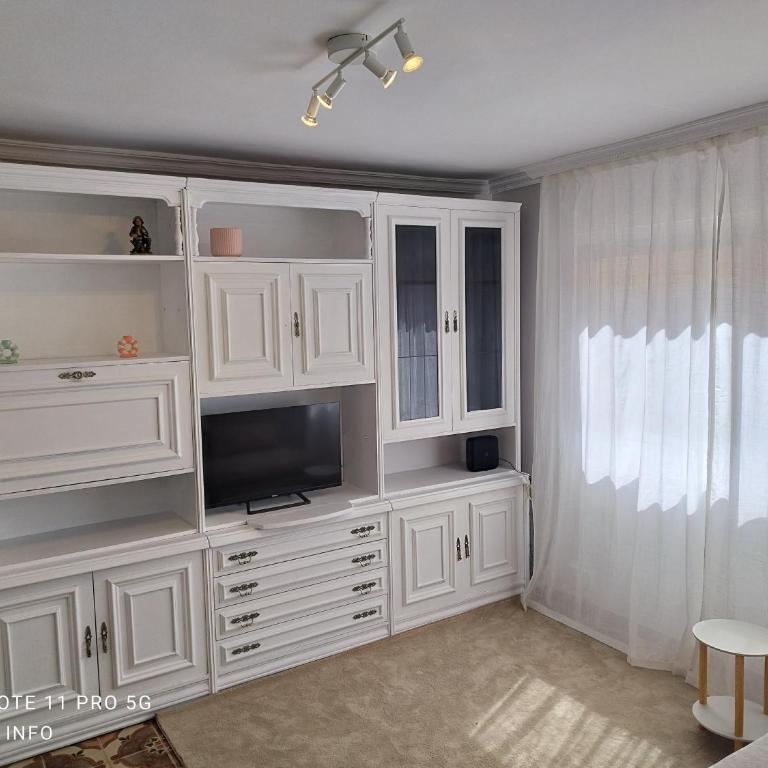 Luminous Living La Elipa - Three-Bedroom Apartment - 12