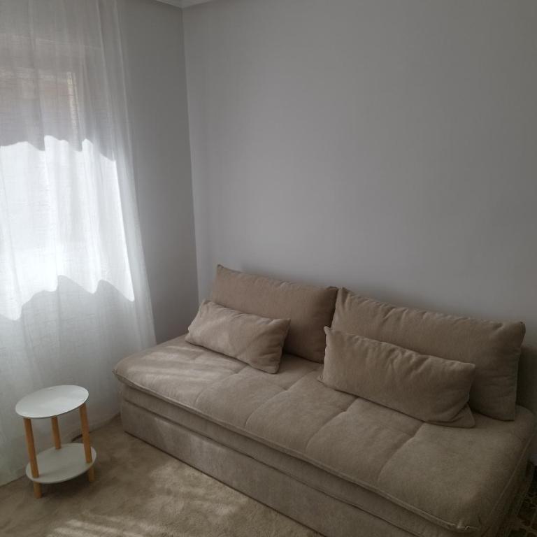 Luminous Living La Elipa - Three-Bedroom Apartment - 13