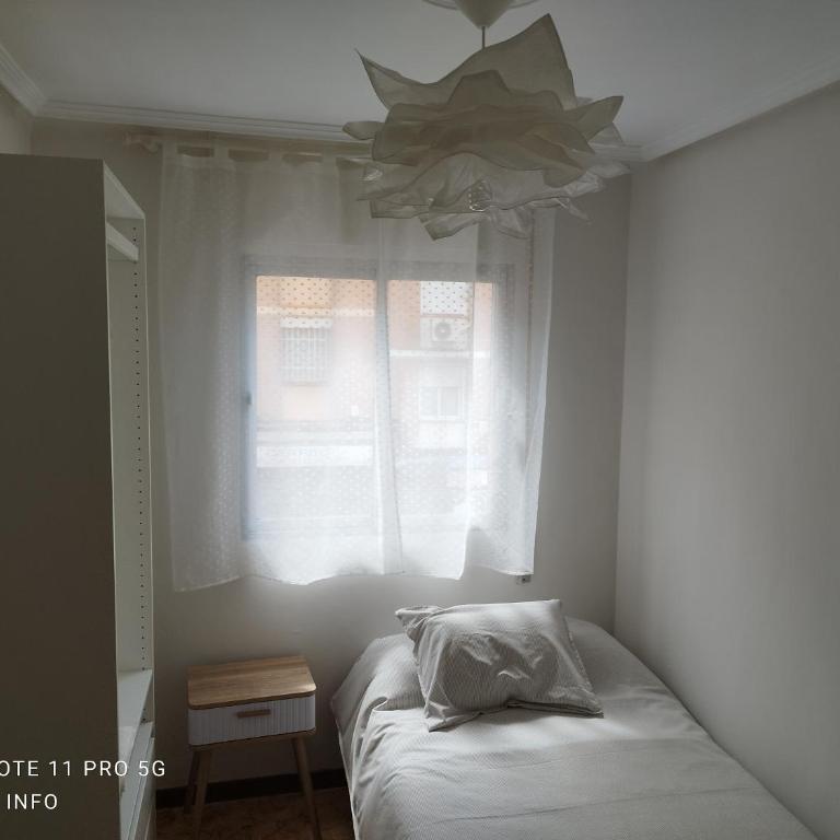 Luminous Living La Elipa - Three-Bedroom Apartment - 16