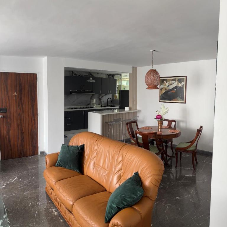 Res Meryland PH - Three-Bedroom Apartment - 1