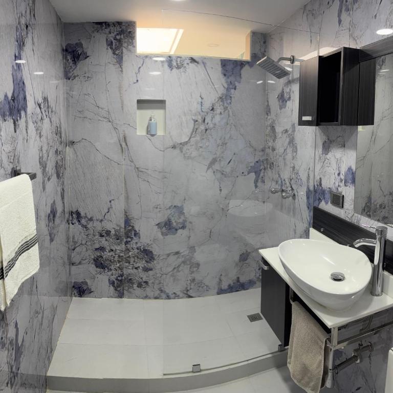 Res Meryland PH - Three-Bedroom Apartment - 7