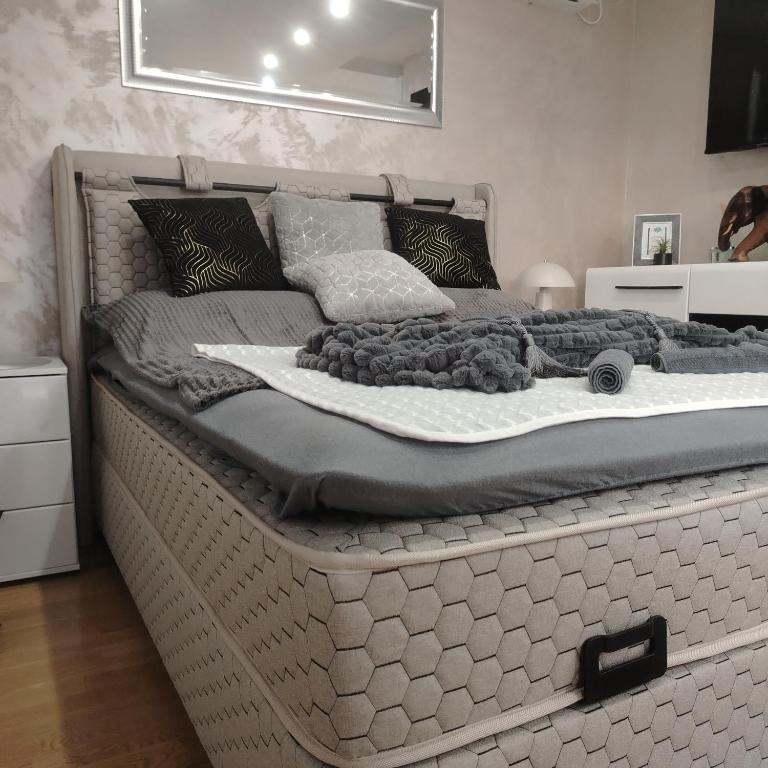 LARI Apartment - One-Bedroom Apartment - 14