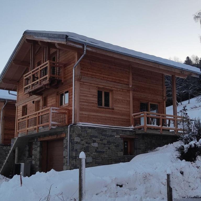 Chalet recent , 5 min télésiège de la Roche, virage 12 - Three-Bedroom Chalet - 18
