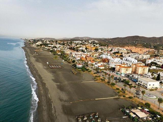 Casa familiar con patio privado y piscina comunitaria cerca de la playa - Casa de 3 dormitorios - 17