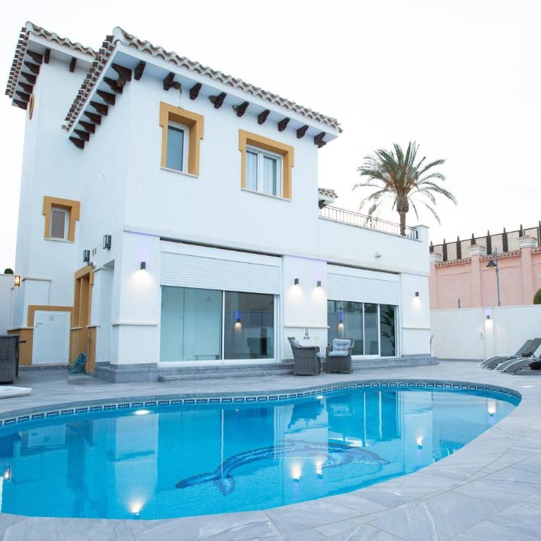 Villa Fresno with Private Pool on gated 5* Mar Menor Golf Resort - 3 Bed/3 shower/WC - Villa de 3 dormitorios - 2