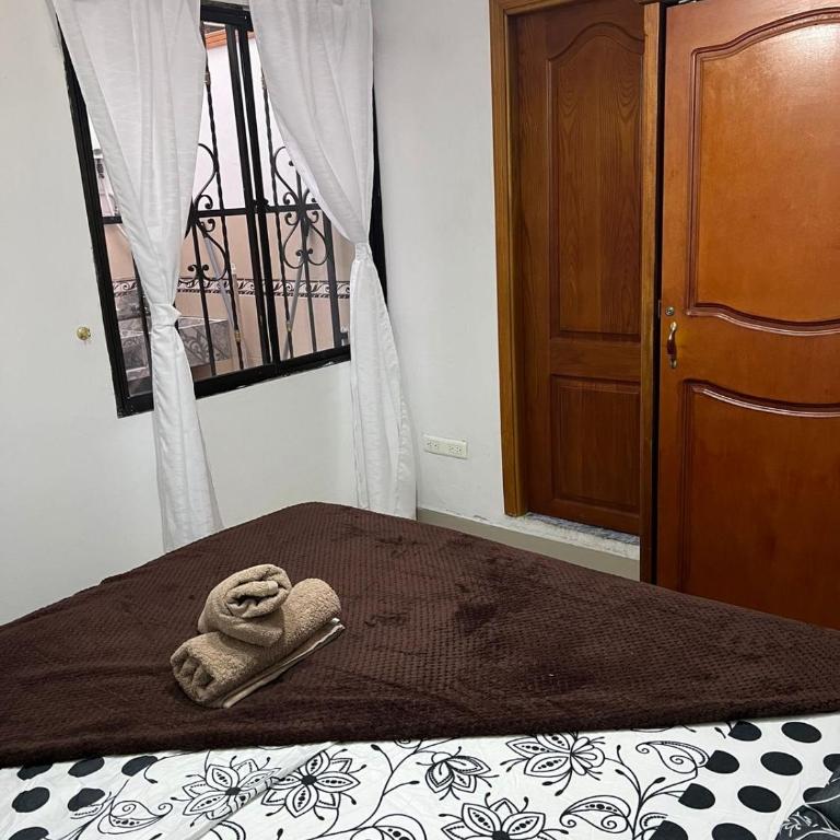 Cómoda y Amplia Casa, Ideal Para Grupos, Muy Cerca Del Estadio, Barrio La América - Four-Bedroom House - 22