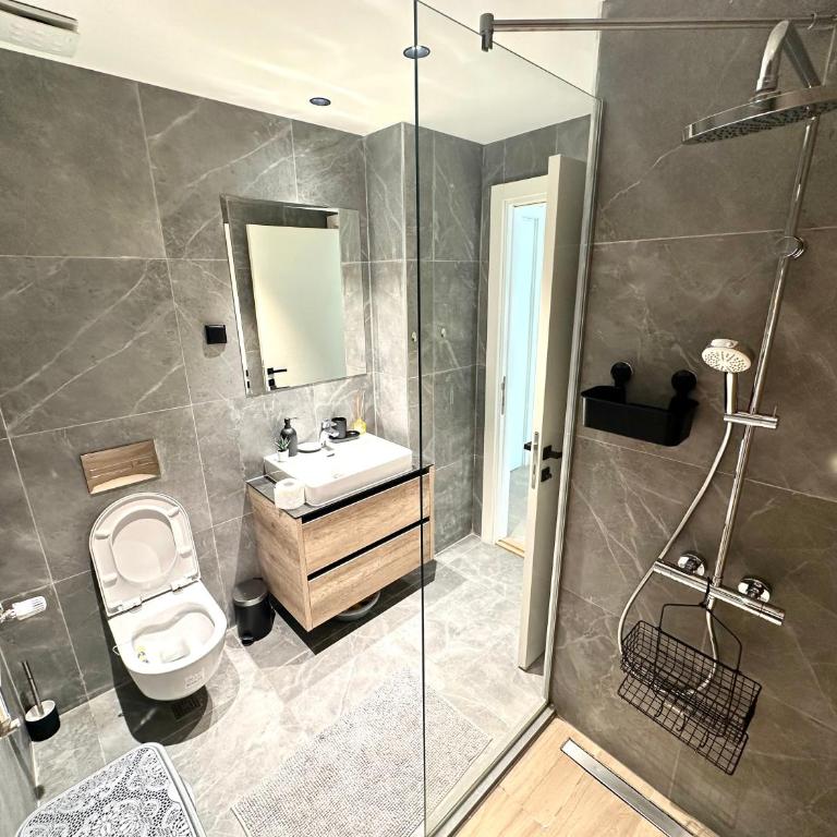 River Sight Studio - BW SIMPHONY - One-Bedroom Apartment - 13