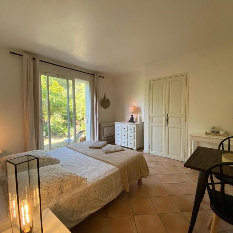 Villa Roka - Chambre Double - Vue sur Jardin - 4