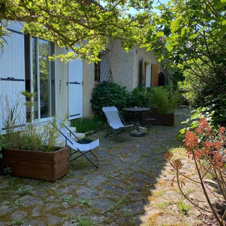 Villa Roka - Chambre Double - Vue sur Jardin - 8