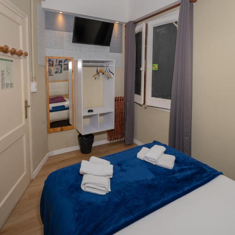 Wow Hostel Barcelona - Small Double Room with Shared Bathroom - 3