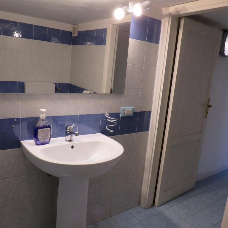 Sunny loft with terrace and Jacuzzi in the city centre - Appartamento con 1 Camera da Letto - 32