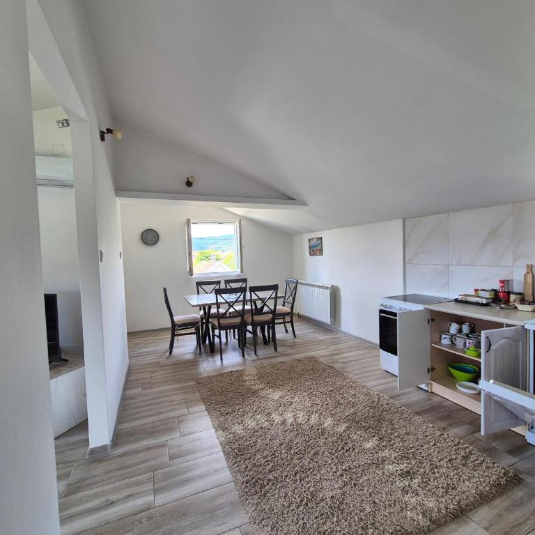 Peaceful 2BR Apt with Ultra-Fast WiFi - Two-Bedroom Apartment - 27