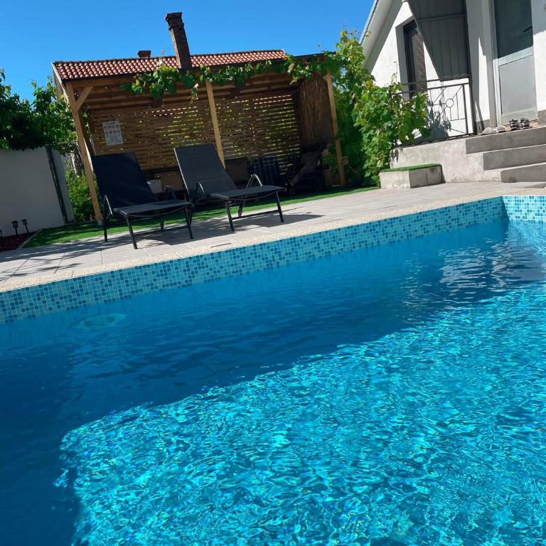 Hills Holiday House - Two-Bedroom Townhouse - 41