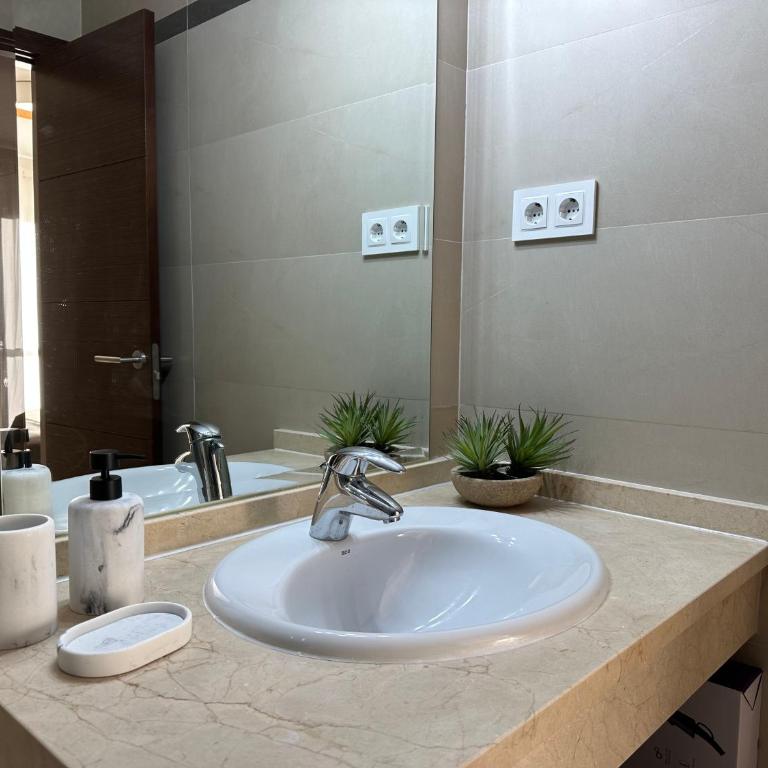 Apartamento en Marbella con piscina - Apartamento de 2 dormitorios - 65