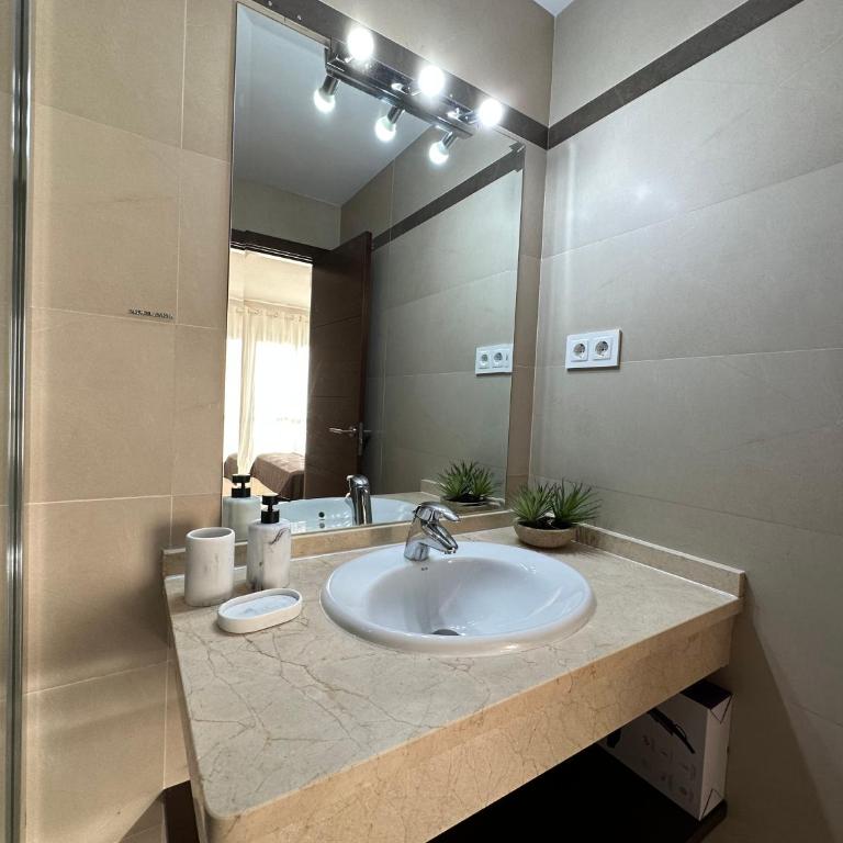 Apartamento en Marbella con piscina - Apartamento de 2 dormitorios - 64