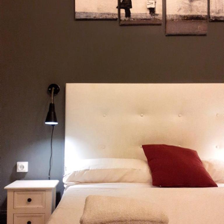 Wow Hostel Barcelona - Small Double Room with Shared Bathroom - 4