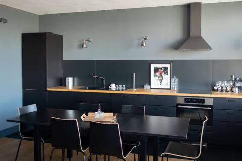 Amazing appartements on Champs-Elysées - Three-Bedroom Apartment with View - 37