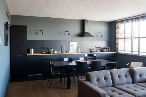 Amazing appartements on Champs-Elysées - Three-Bedroom Apartment with View - 19