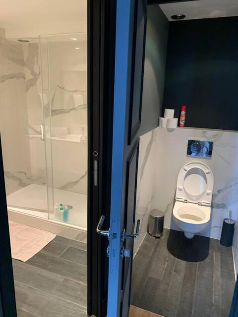Amazing appartements on Champs-Elysées - Three-Bedroom Apartment with View - 13