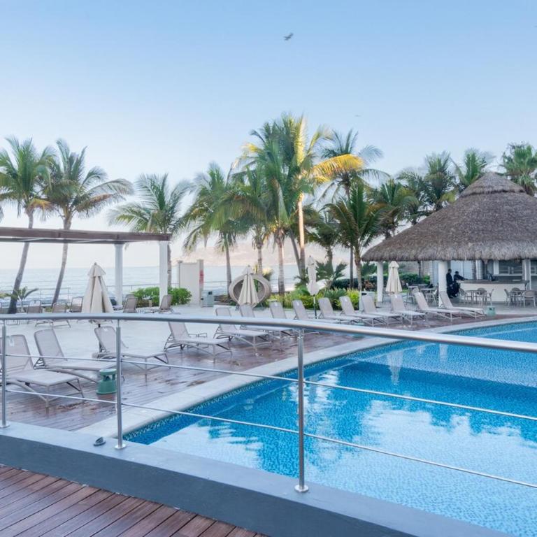 Beautiful View on 23rd Floor Beach Front at Camino Al Mar - Two-Bedroom Apartment - 10
