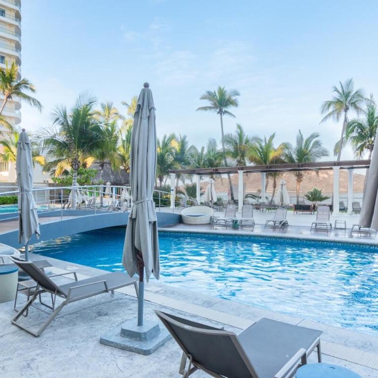 Beautiful View on 23rd Floor Beach Front at Camino Al Mar - Two-Bedroom Apartment - 26