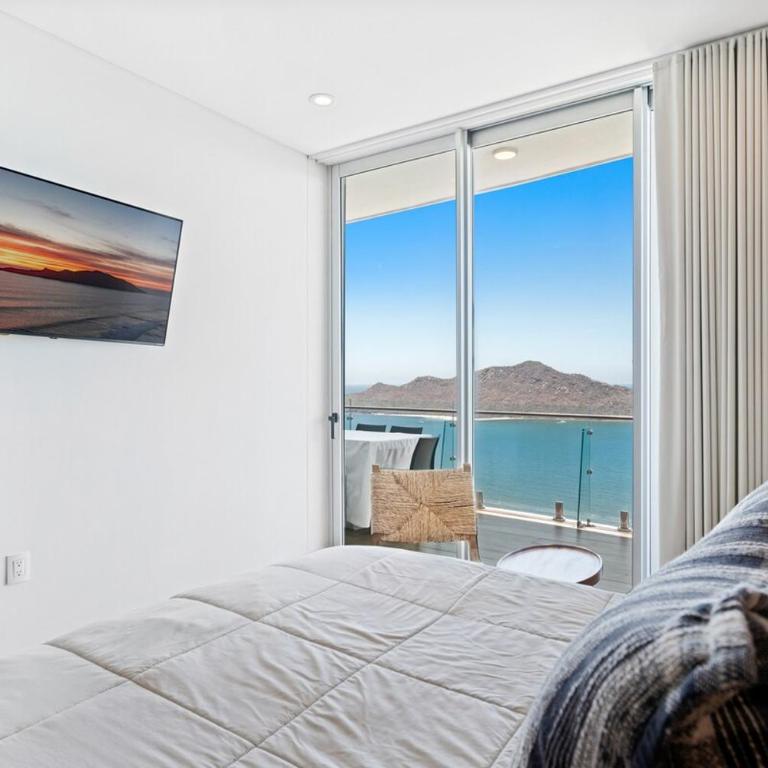 Beautiful View on 23rd Floor Beach Front at Camino Al Mar - Two-Bedroom Apartment - 38