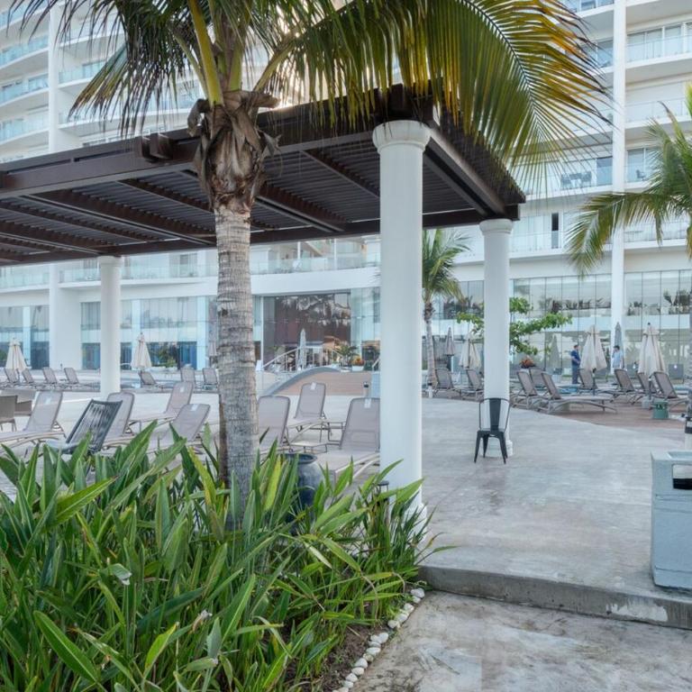 Beautiful View on 23rd Floor Beach Front at Camino Al Mar - Two-Bedroom Apartment - 45