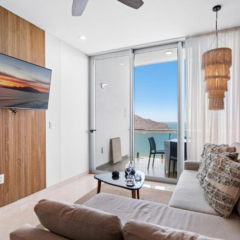 Beautiful View on 23rd Floor Beach Front at Camino Al Mar - Two-Bedroom Apartment - 51