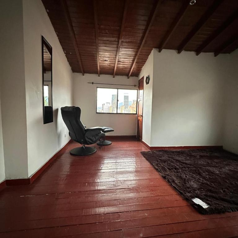 Apto con vista en distrito cultural de Medellín - Two-Bedroom Apartment - 23