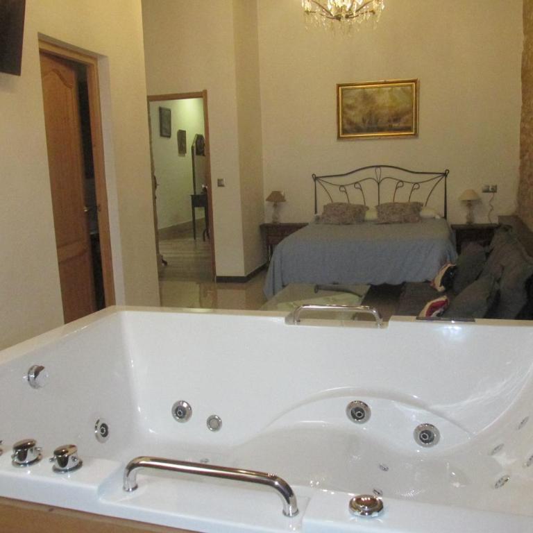 L'Otelet By Sweet - Deluxe Suite with Spa Bath - 12