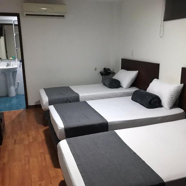 Hotel Castellon Plaza Pereira - Deluxe Triple Room - 3