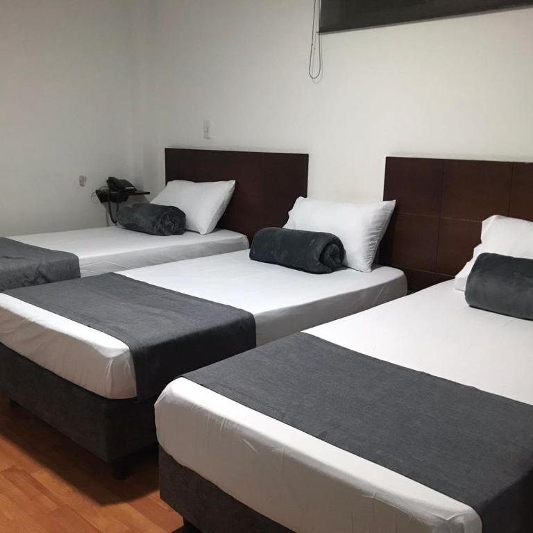Hotel Castellon Plaza Pereira - Deluxe Triple Room - 35