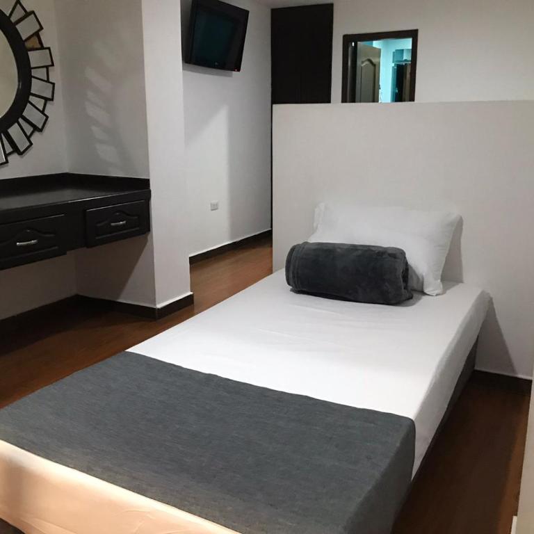 Hotel Castellon Plaza Pereira - Deluxe Triple Room - 36