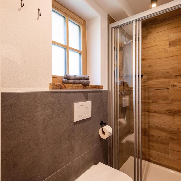 Pension Edelweiss - Doppelzimmer mit Dusche - 20