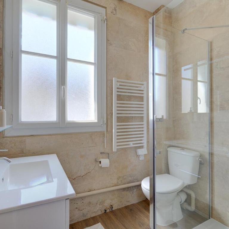 Central - 800 m Gare - Parking - Climatisé - One-Bedroom Apartment - 9