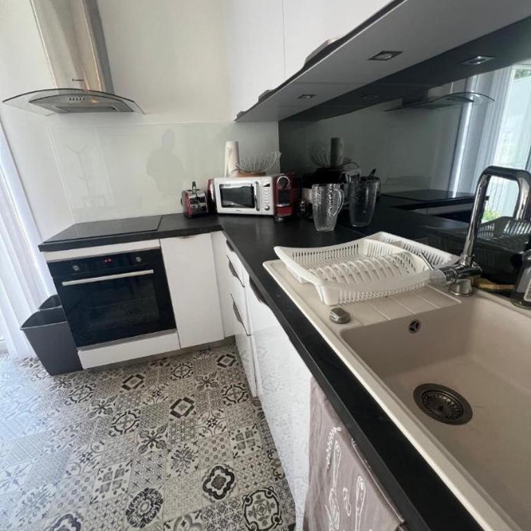 La tour carree, t2 avec parking - One-Bedroom Apartment with Balcony - 9