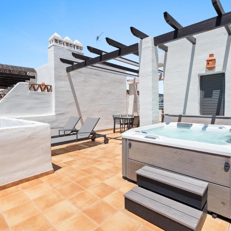 Sea View & Mountain View Apartment with Private Jacuzzi - Sunset Golf, Estepona - Apartamento - 3