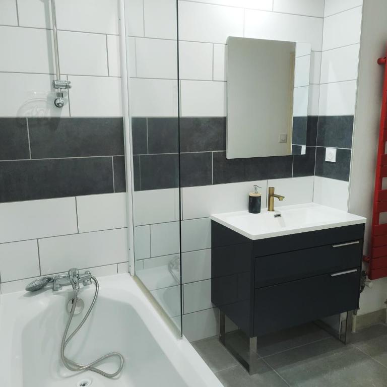 Les deux sources - Chambre Double ou Lits Jumeaux - Vue sur Jardin - 28