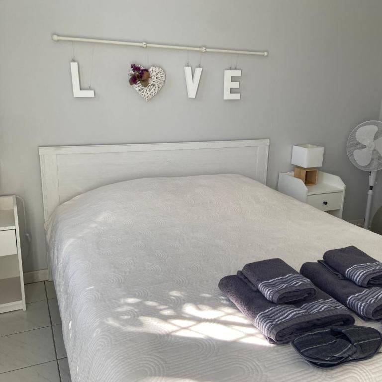 Sweet Home - 55m2 appartment, garden, swimming pool, parking - Chambre Lit Queen-Size - Vue sur Jardin - 3