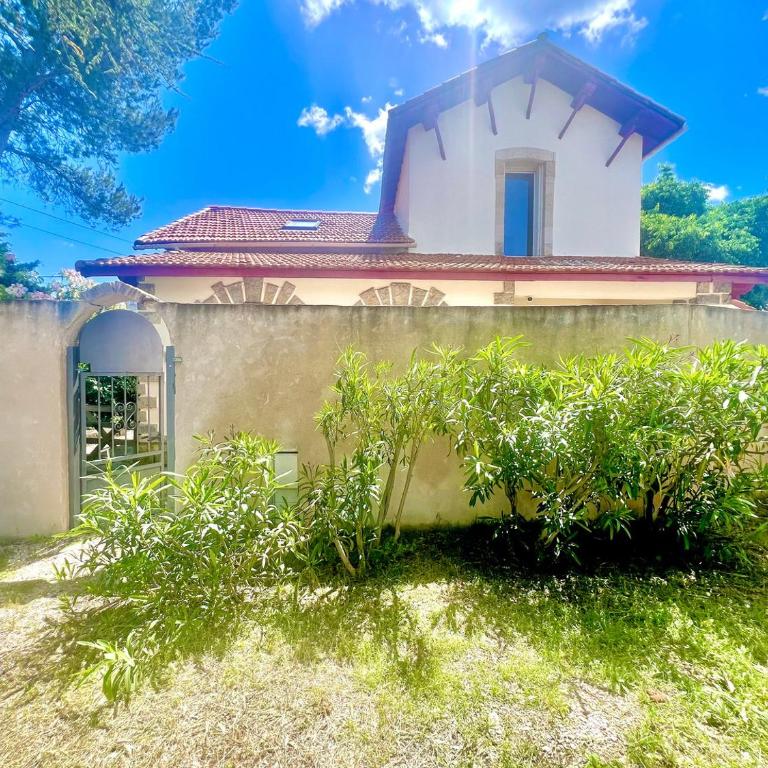 La Nîmoise, Maison familiale avec jardin - Maison de Vacances - 23