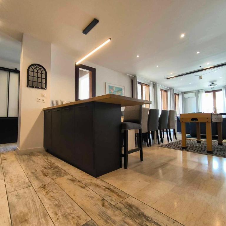 Appartement spacieux, parking, climatisation, rétroprojecteur - Three-Bedroom Apartment - 21