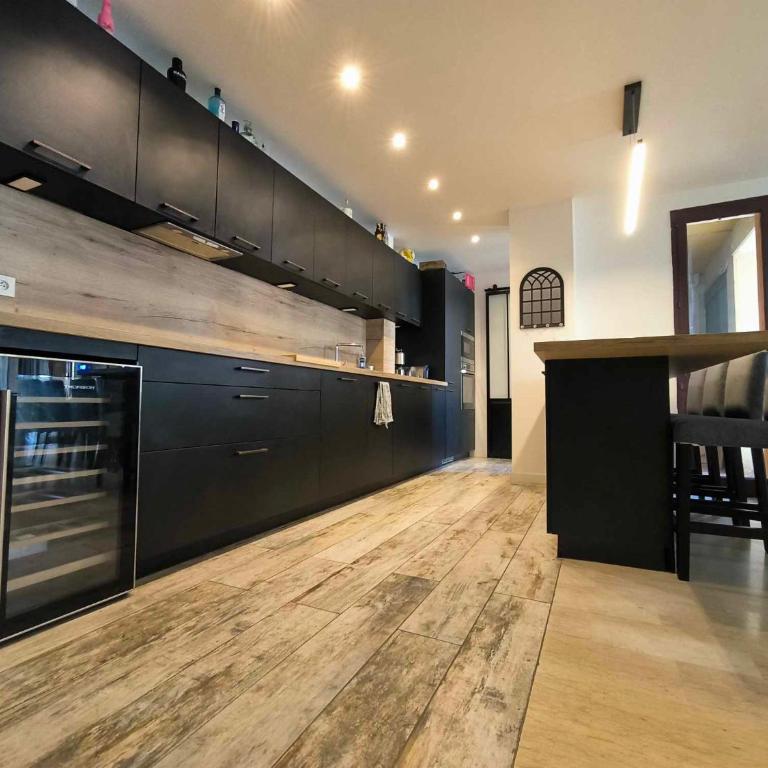 Appartement spacieux, parking, climatisation, rétroprojecteur - Three-Bedroom Apartment - 22