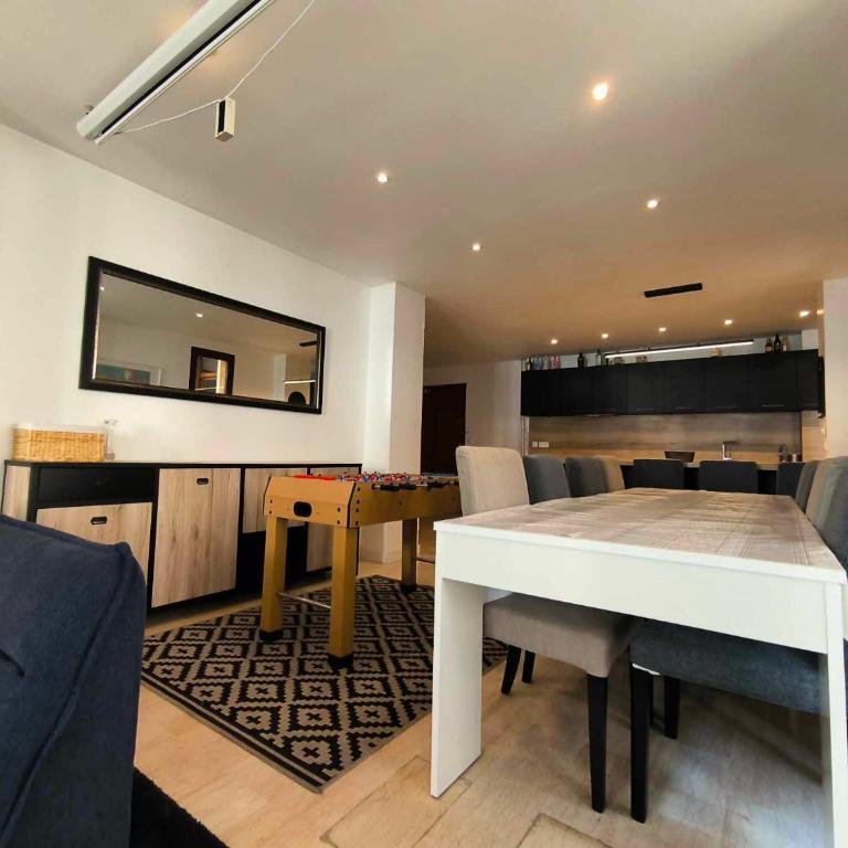 Appartement spacieux, parking, climatisation, rétroprojecteur - Three-Bedroom Apartment - 27