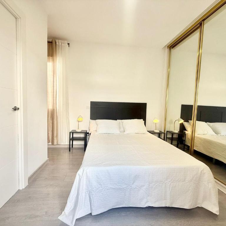Metro Avenida de América 11 AMCH Hospedaje - One-Bedroom Apartment - 11