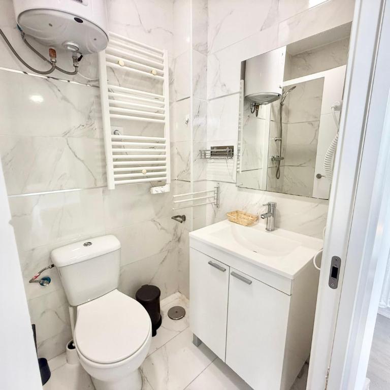 Metro Avenida de América 11 AMCH Hospedaje - One-Bedroom Apartment - 13