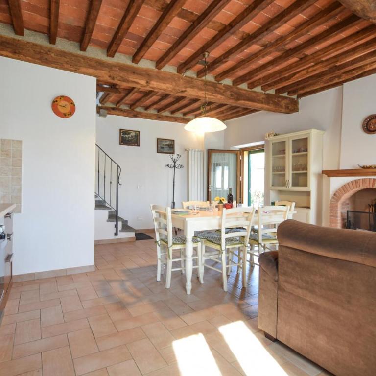 Cozy Home In Camaiore With Wifi - Ferienhaus mit 4 Zimmern - 1