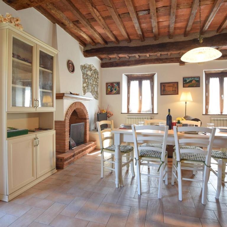 Cozy Home In Camaiore With Wifi - Ferienhaus mit 4 Zimmern - 7