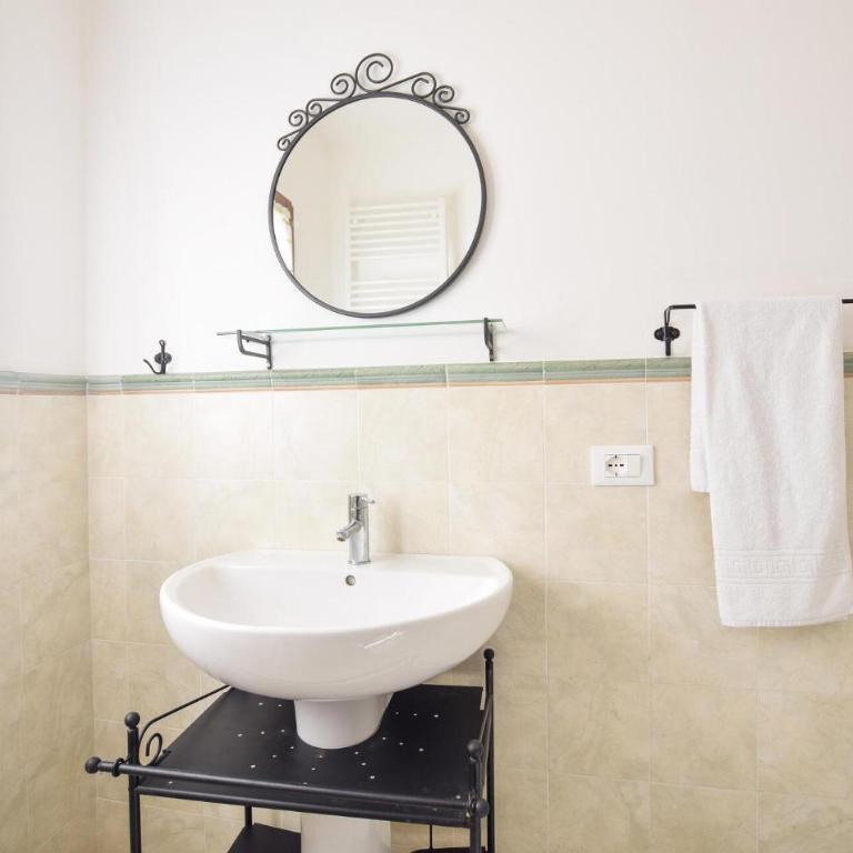 Cozy Home In Camaiore With Wifi - Ferienhaus mit 4 Zimmern - 19