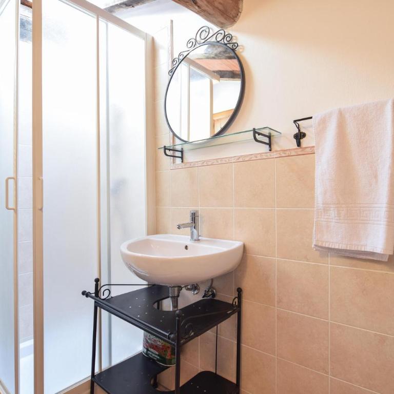 Cozy Home In Camaiore With Wifi - Ferienhaus mit 4 Zimmern - 21